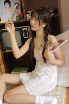 女大学生的沙龙室